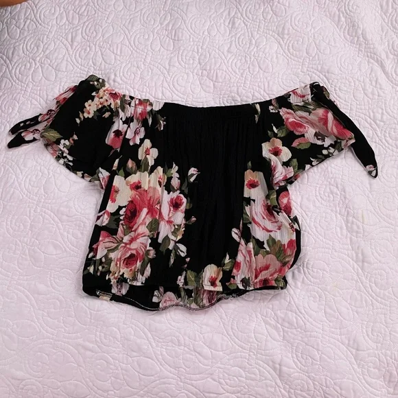 Off the Shoulder Crop Top - Picture 3 of 3